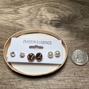 Gold diamond gem, gold knot, and pearl set